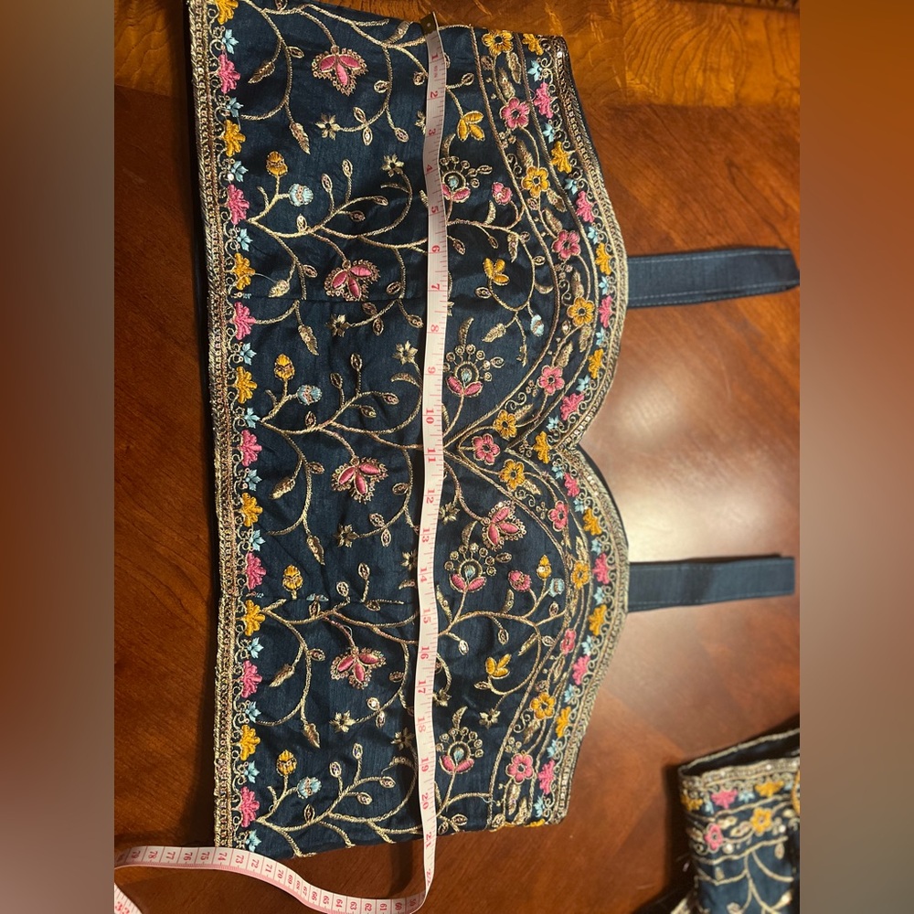 Ready to wear sari with jacket/ koti. Indian Ethnic wear - Picture 11 of 12